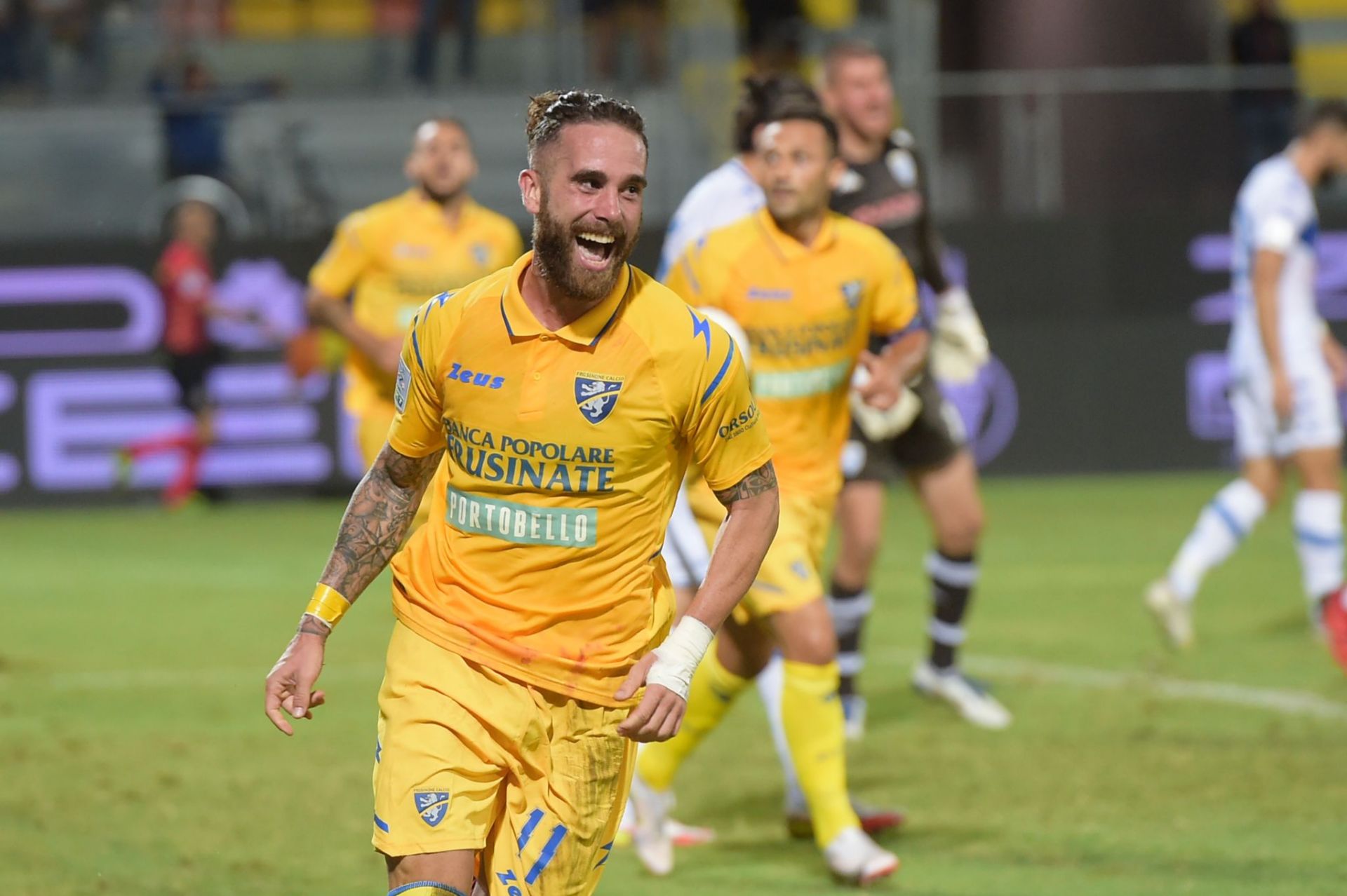 Francesco Zampano Jogador Frosinone Durante Primeira Partida Campeonato  Italiano Futebol — Fotografia de Stock Editorial © VincenzoIzzo #464933080