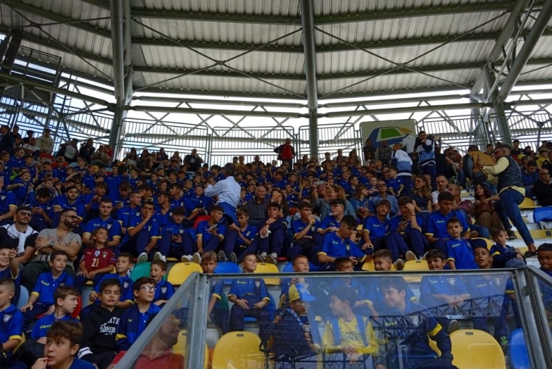 ACCADEMIA FROSINONE CALCIO, I GIOVANI LEONI IN TRIBUNA PER LA PARTITA CONTRO IL BENEVENTO